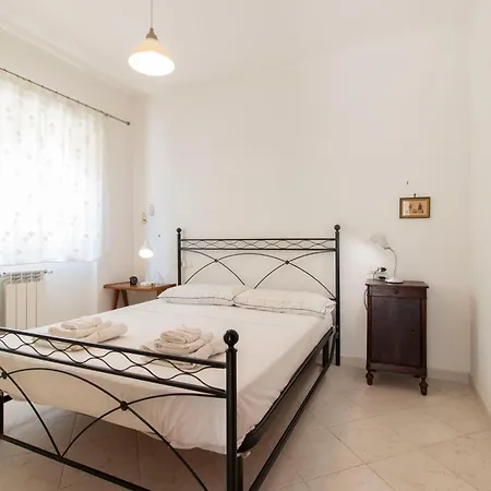 Lägenhet La Casetta Di Lalla